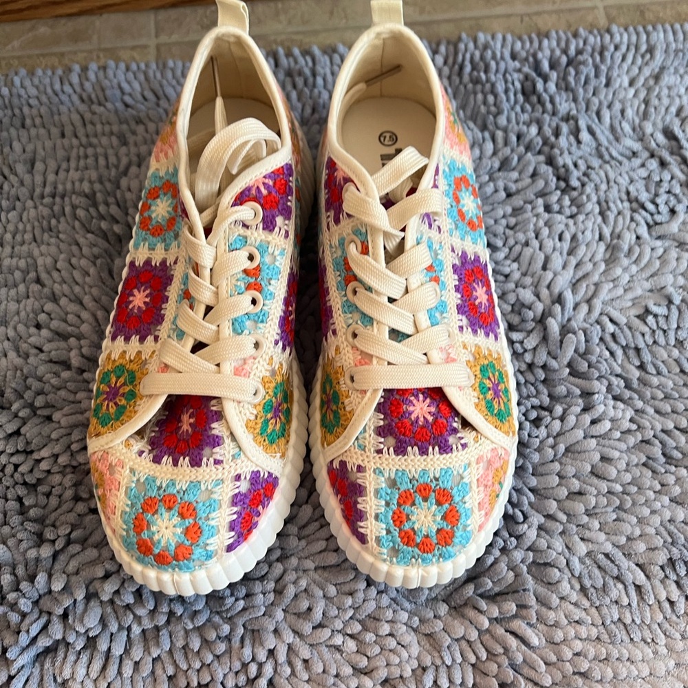 Crocheted sneakers- 7.5